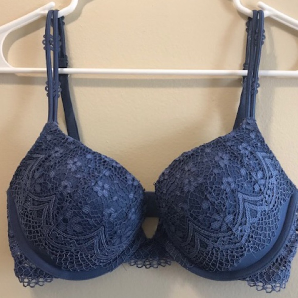 Victoria’s Secret Holiday Embellished Bra 32D